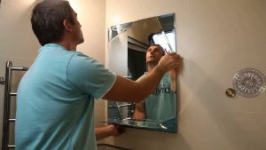 Установка зеркала в ванной в Назрани